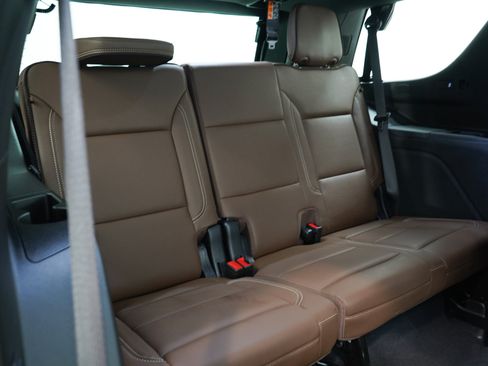 Used 2025 Chevrolet Tahoe High Country AWD/4WD image 15