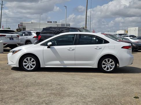 Used 2025 Toyota Corolla LE FWD image 6