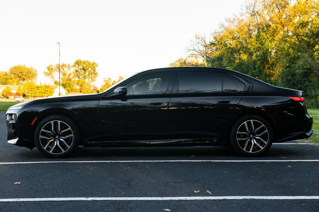 Certified 2024 BMW 760i xDrive w/ Executive Package AWD/4WD image 3
