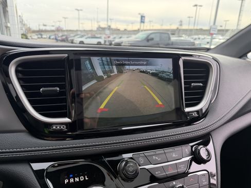 New 2026 Chrysler Pacifica Select image 42