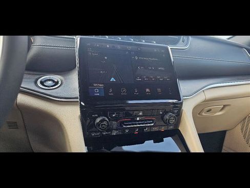 Used 2024 Jeep Grand Cherokee Limited image 14