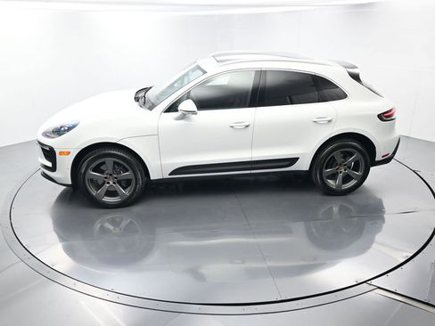 Used 2025 Porsche Macan image 35
