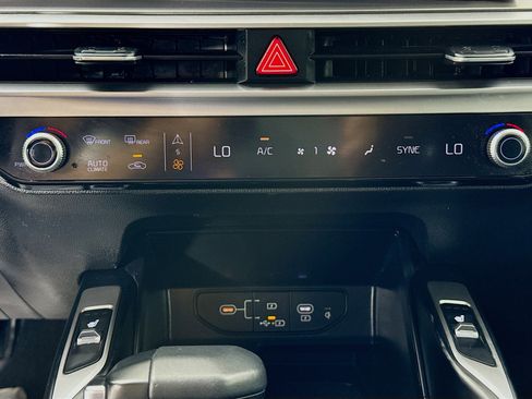 Used 2024 Kia Sorento S image 16