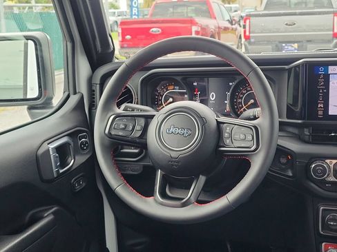 Used 2024 Jeep Wrangler Unlimited Rubicon w/ Capability Package AWD/4WD image 14