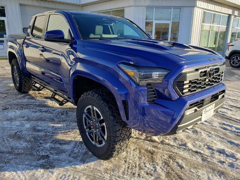 Used 2025 Toyota Tacoma SR image 7