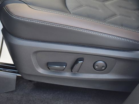 New 2026 Nissan Pathfinder Platinum FWD image 28