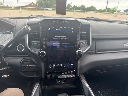 Used 2020 RAM 3500 Laramie image 12