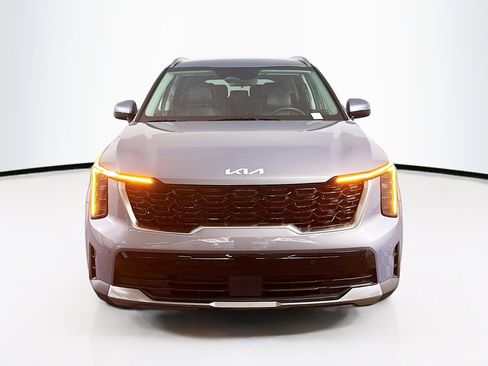 Used 2024 Kia Sorento S image 2