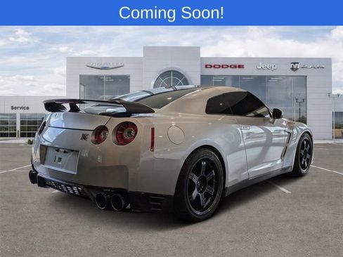Used 2015 Nissan GT-R Black Edition image 2
