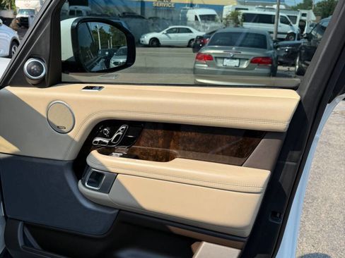 Used 2019 Land Rover Range Rover HSE image 23