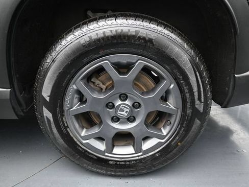 Used 2025 Honda Pilot TrailSport image 11