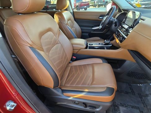 Used 2023 Nissan Pathfinder Platinum image 21