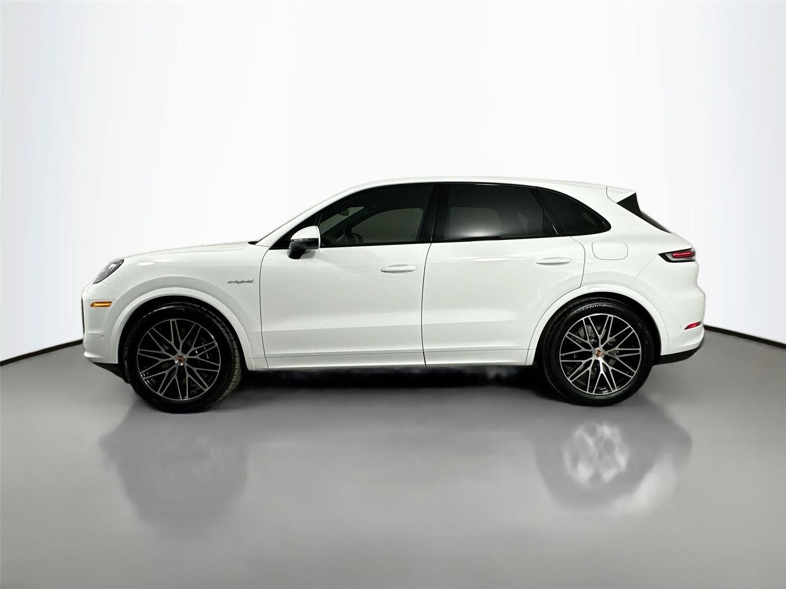 Certified 2026 Porsche Cayenne Coupe AWD/4WD image 2