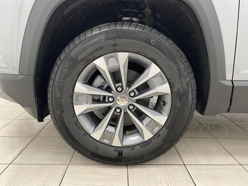 New 2026 Chevrolet Equinox LT w/ Convenience Package II AWD/4WD image 8