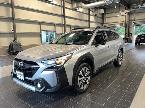 Used 2024 Subaru Outback Limited AWD/4WD image 6
