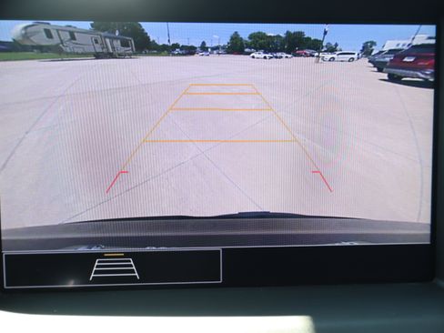 Used 2023 GMC Acadia SLE w/ Driver Convenience Package FWD image 21