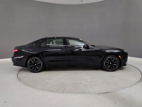Used 2025 BMW i7 eDrive50 w/ M Sport Package RWD image 5