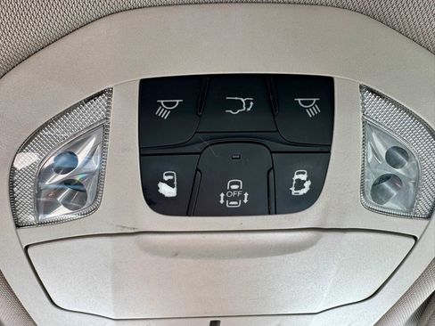Used 2018 Chrysler Pacifica Touring-L w/ Advanced Safetytec Group FWD image 12