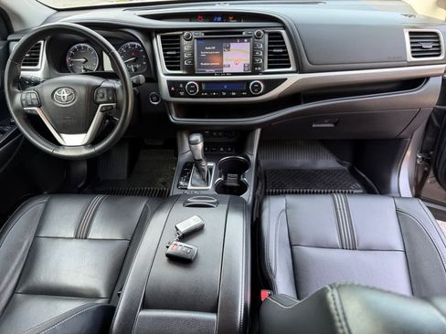 Used 2018 Toyota Highlander SE AWD/4WD image 23