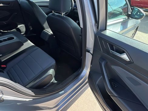 Used 2025 Volkswagen Jetta SE image 22