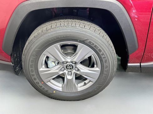 Used 2025 Toyota RAV4 XLE FWD image 12