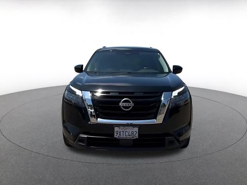 Used 2025 Nissan Pathfinder SV FWD image 4