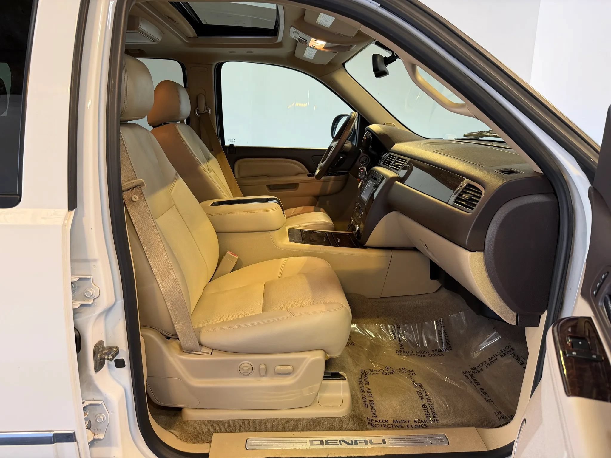 Used 2012 GMC Yukon Denali AWD/4WD image 29