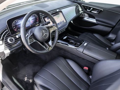 Used 2024 Mercedes-Benz E 350 4MATIC Sedan image 9