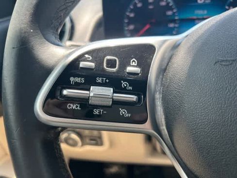 Used 2022 Mercedes-Benz GLB 250 w/ Premium Package Lite image 26