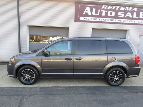 Used 2017 Dodge Grand Caravan GT FWD image 2