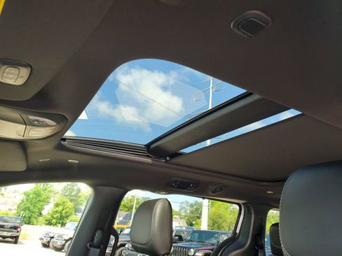 New 2026 Chrysler Pacifica Limited w/ S Appearance Package image 14