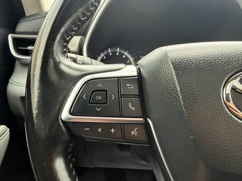 Used 2021 Toyota Highlander XLE AWD/4WD image 30
