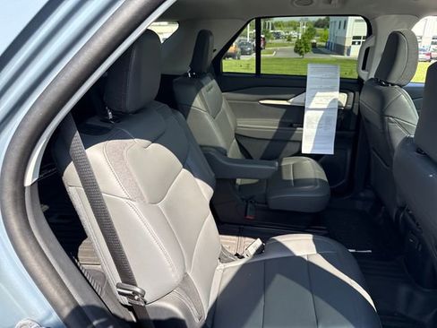 Used 2025 Ford Explorer Active w/ Active Comfort Package AWD/4WD image 14