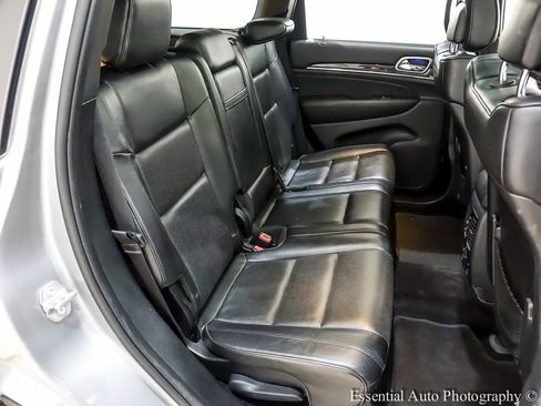 Used 2018 Jeep Grand Cherokee Overland image 31