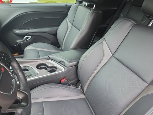 Used 2022 Dodge Challenger SXT w/ Plus Package image 11