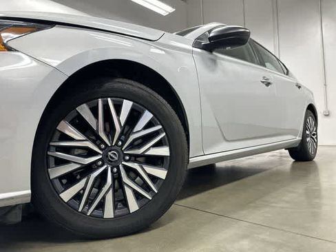 Used 2024 Nissan Altima 2.5 SV AWD/4WD image 27