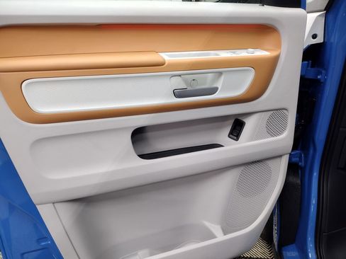 New 2025 Volkswagen ID. Buzz 1st Edition image 23