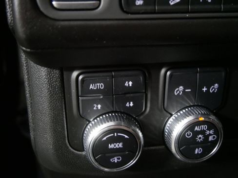 Used 2024 GMC Yukon Denali Ultimate AWD/4WD image 15