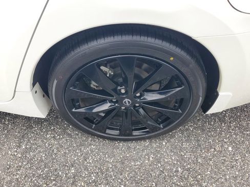 Used 2023 Nissan Maxima SR w/ Sport Mat Group image 6