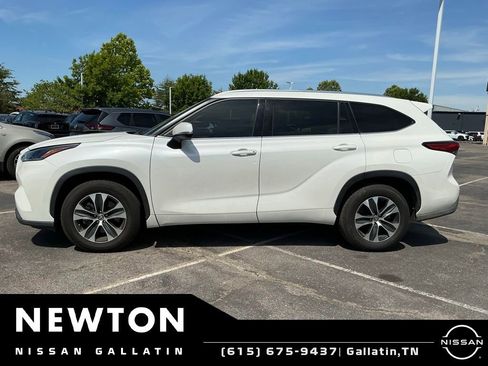 Used 2021 Toyota Highlander XLE FWD image 19
