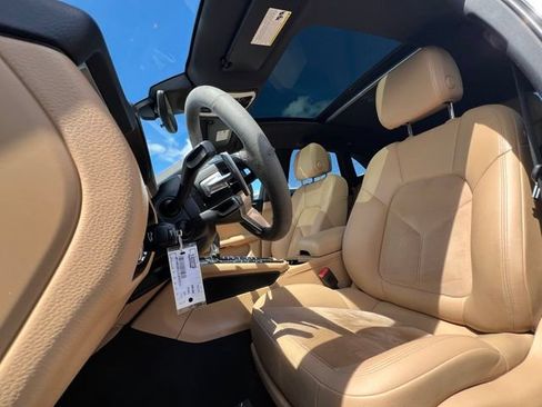 Used 2018 Porsche Macan AWD/4WD image 16