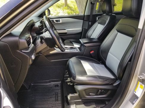 Used 2022 Ford Explorer XLT w/ Equipment Group 202A AWD/4WD image 10