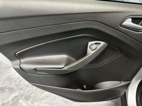 Used 2017 Ford Escape Titanium FWD image 11