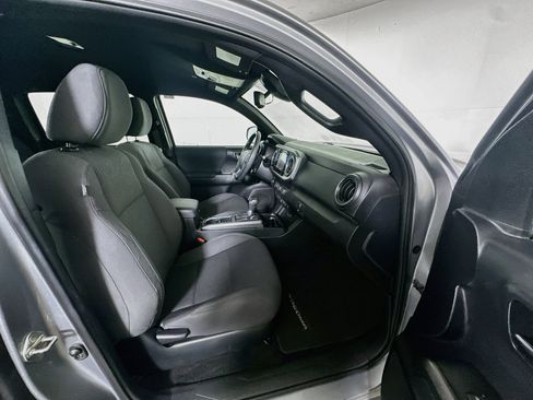 Used 2019 Toyota Tacoma TRD Off-Road RWD image 28