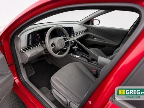 Used 2023 Hyundai Elantra SEL w/ Preferred Accessory Package FWD image 10