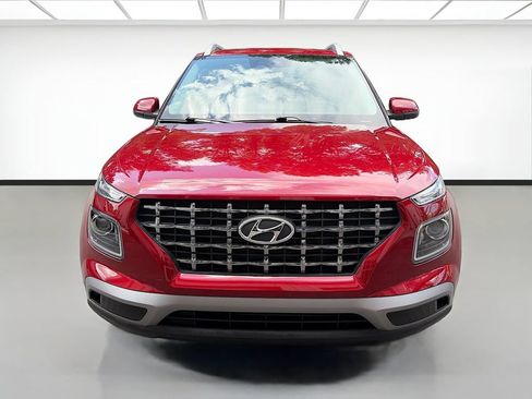 Used 2024 Hyundai Venue SEL FWD image 2