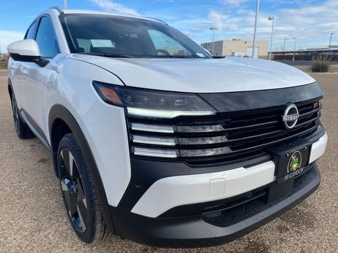 New 2025 Nissan Kicks SR image 8