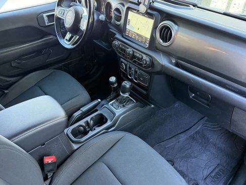 Used 2020 Jeep Wrangler Unlimited Sahara AWD/4WD image 17