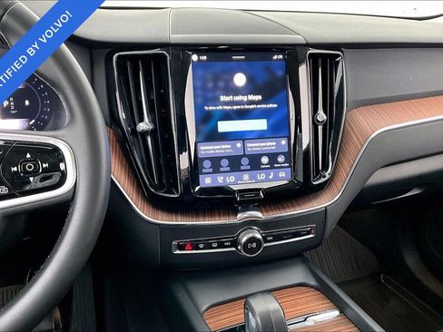 Certified 2024 Volvo XC60 B5 Plus w/ Protection Package Premier AWD/4WD image 7