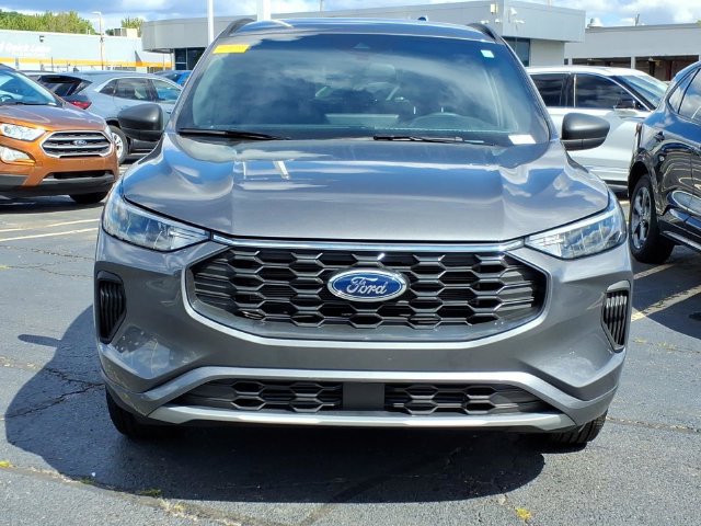 Used 2024 Ford Escape ST-Line w/ Tech Pack #1 AWD/4WD image 3